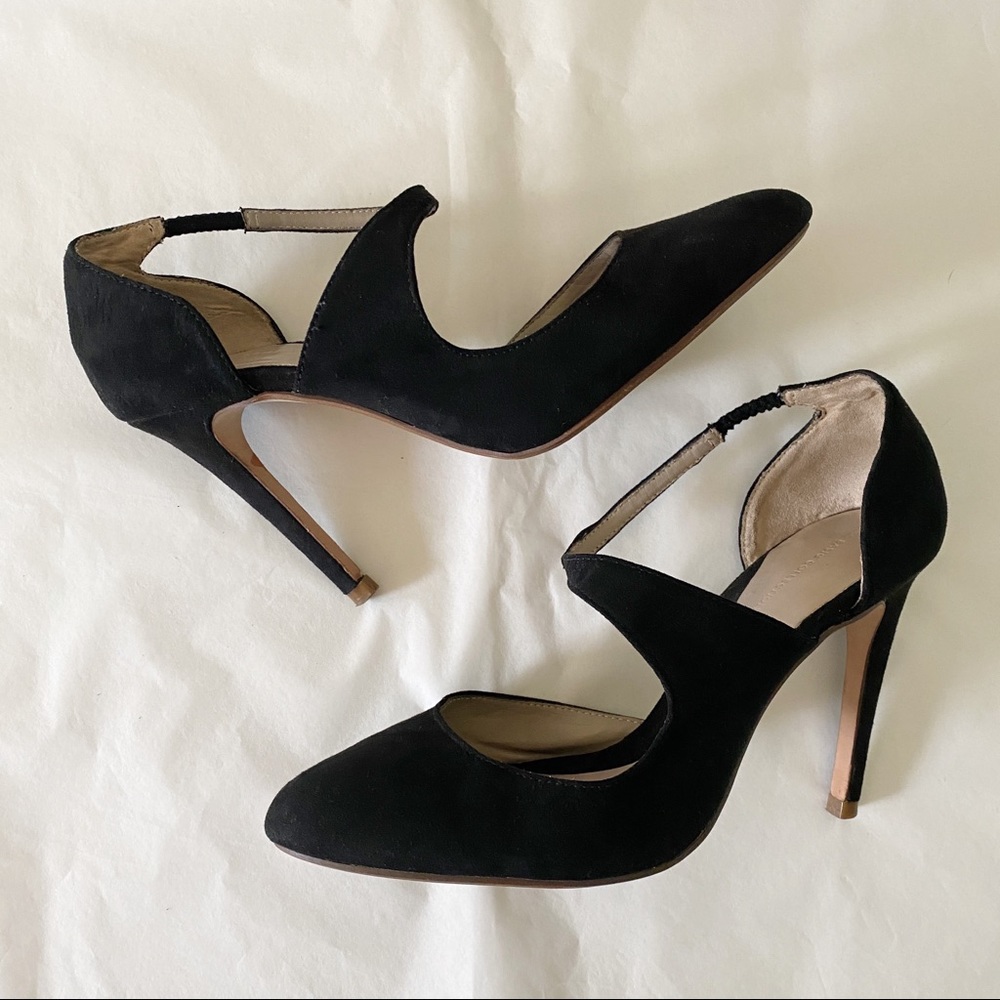 👠 Zara black suede heels